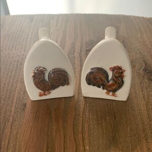 Irons salt and pepper shakers with roosters on front.